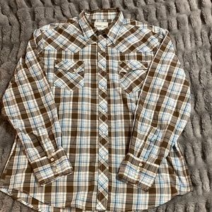 EUC Wrangler pearl snap long sleeve button down